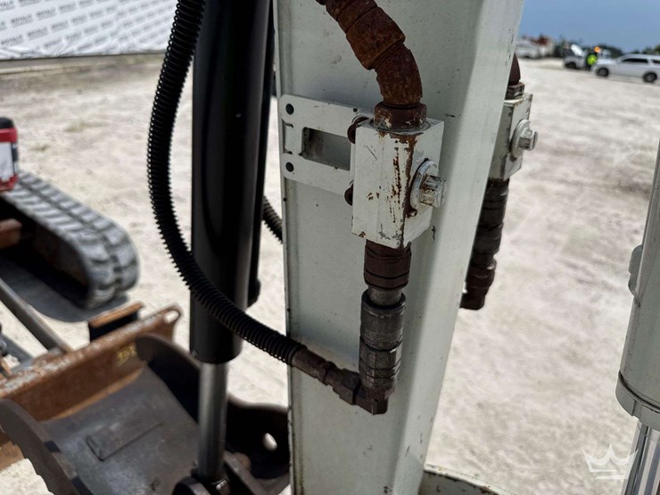 2022-takeuchi-tb225-image-12