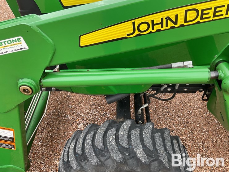 2013-john-deere-3032e-image-12