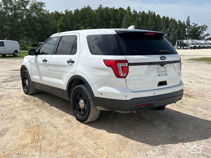 2016-ford-explorer-image-3