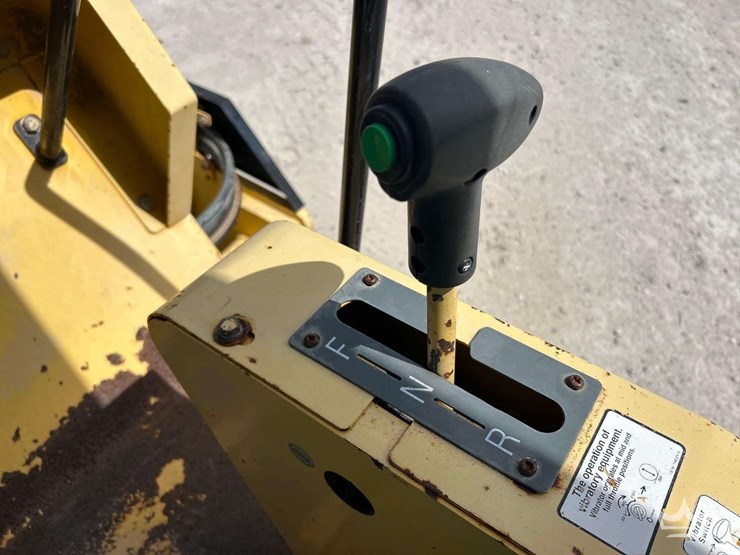 2014-sakai-sv540-vibratory-soil-compactor-image-18