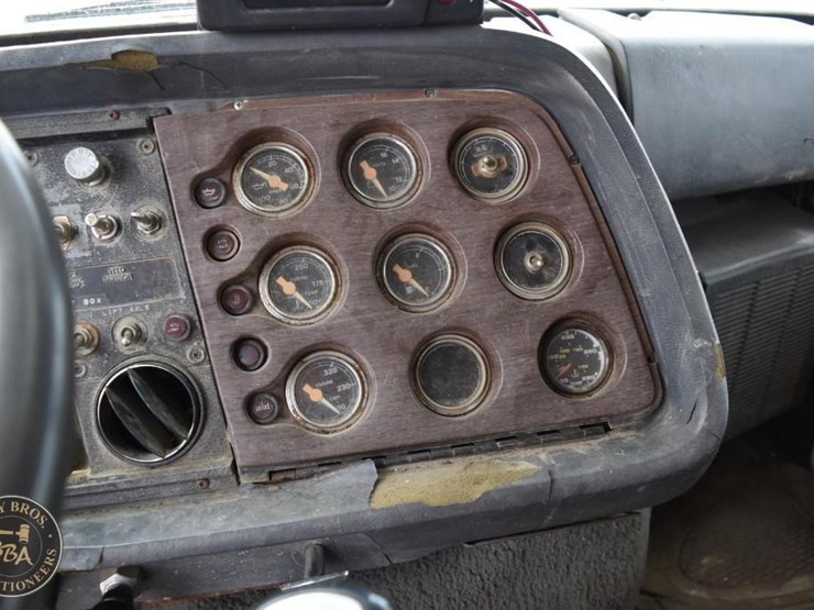 1986-ford-ltl9000-image-57