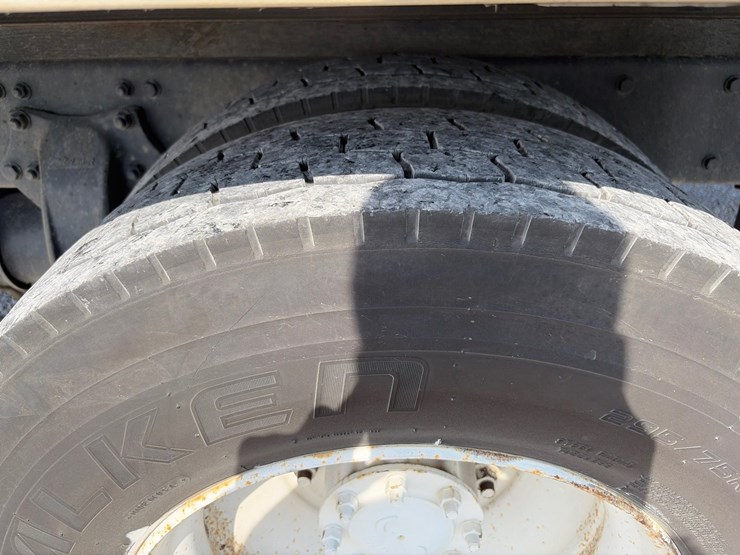 2014-freightliner-m2-106-image-4