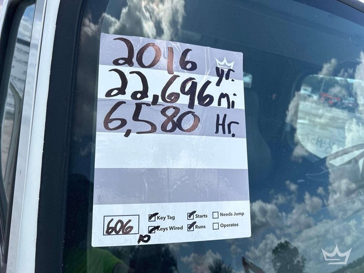 2016-freightliner-m2-106-image-28
