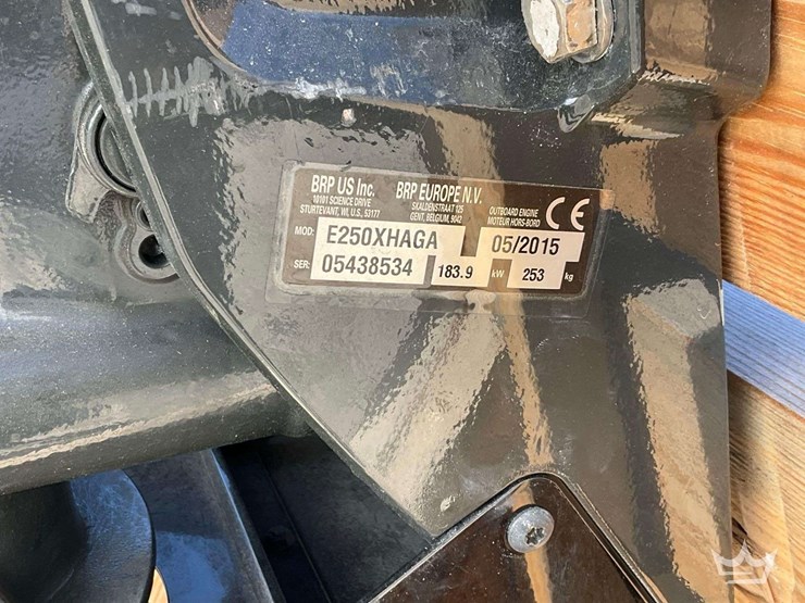 2015-evinrude-g-2-250hp-outboard-boat-motor-image-9