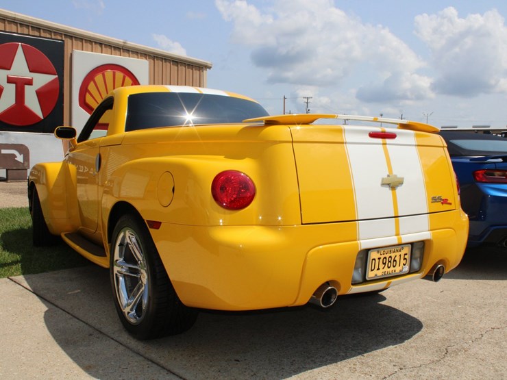 #135-•-offered-at-no-reserve-|-2005-chevrolet-ssr-image-11