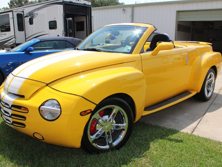 #135-•-offered-at-no-reserve-|-2005-chevrolet-ssr-image-1