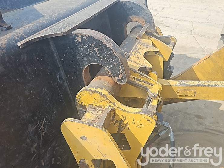 2014-caterpillar-938k-image-15