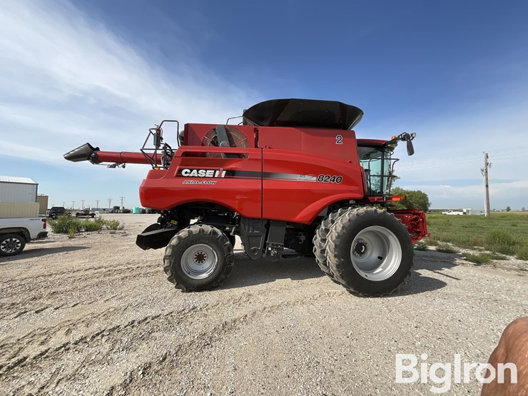 2015-case-ih-8240-image-4