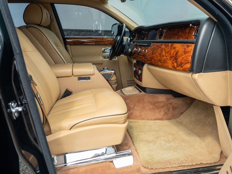 #110-•-2014-rolls-royce-phantom-sedan-image-70