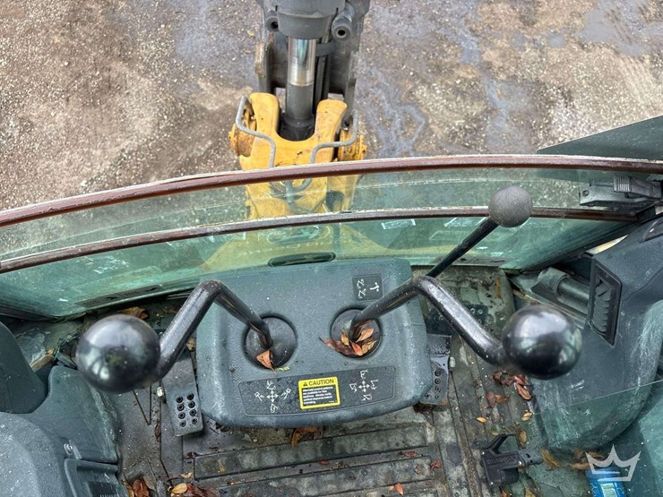 2015-deere-410l-image-26