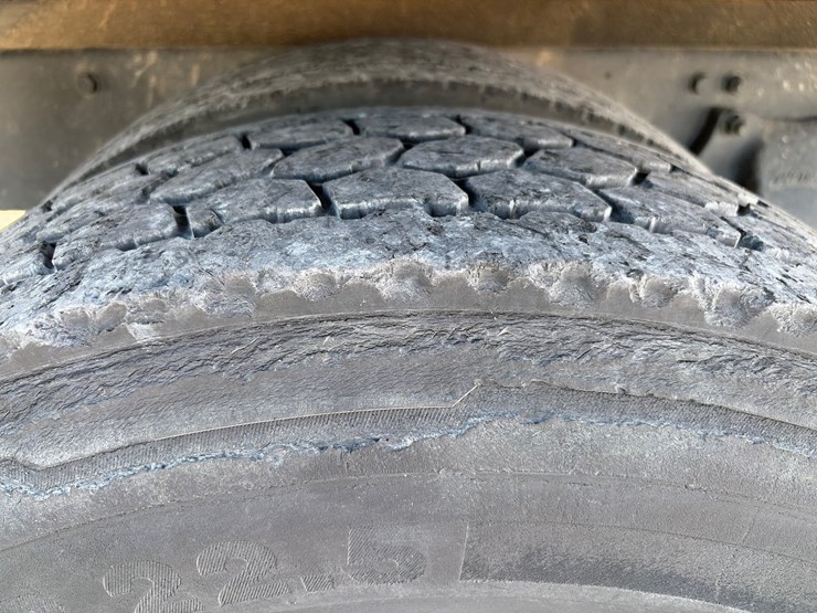 2014-freightliner-m2-106-image-8