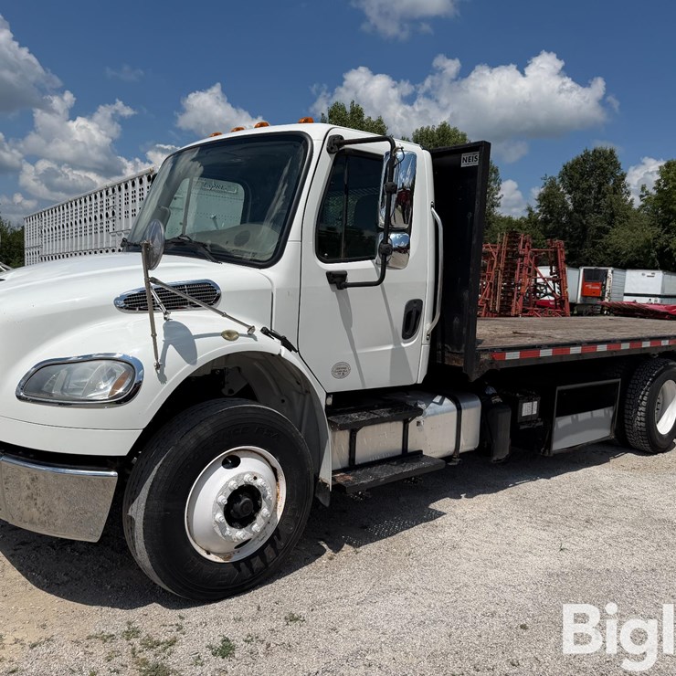 2016 Freightliner M2 T/A 6x4 Flatbed Truck