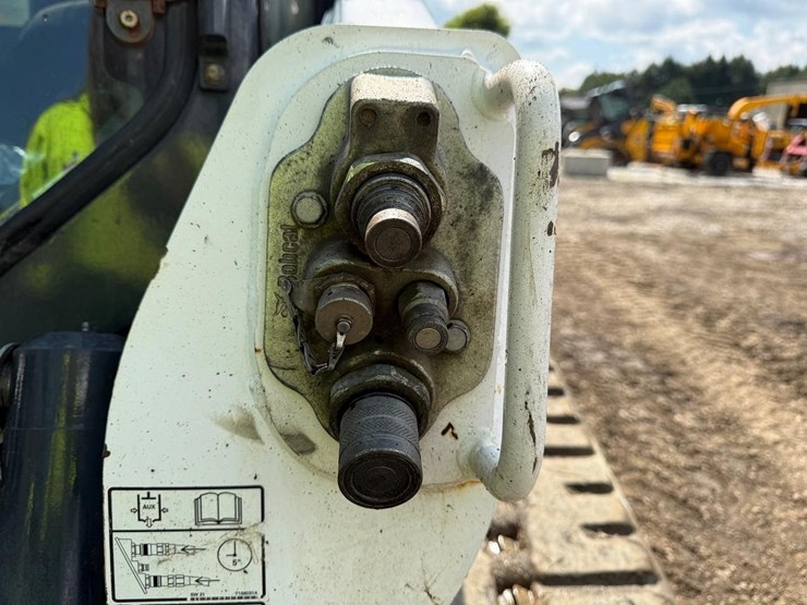 2022-bobcat-t770-image-9