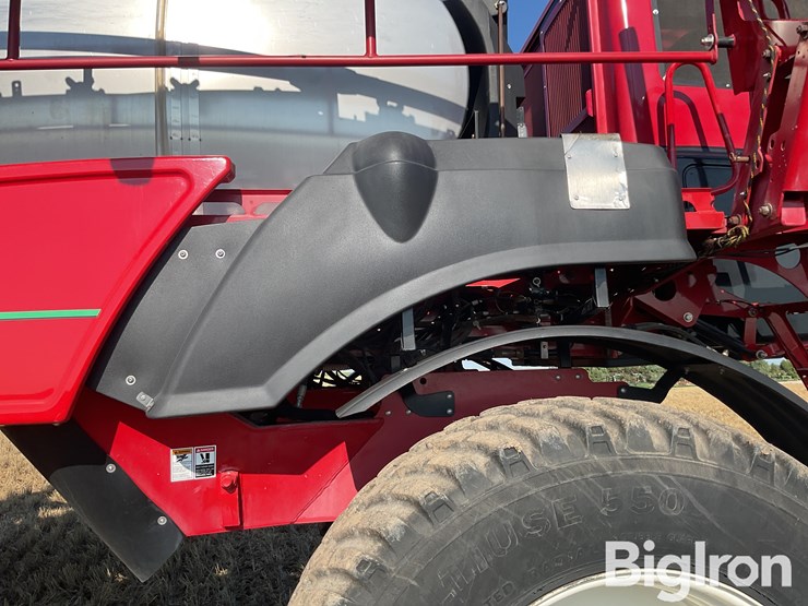 2018-miller-6300-nitro-self-propelled-sprayer-image-14