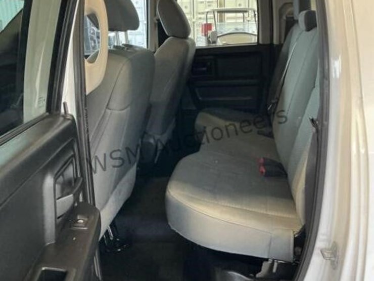 2016-dodge-1500-image-25