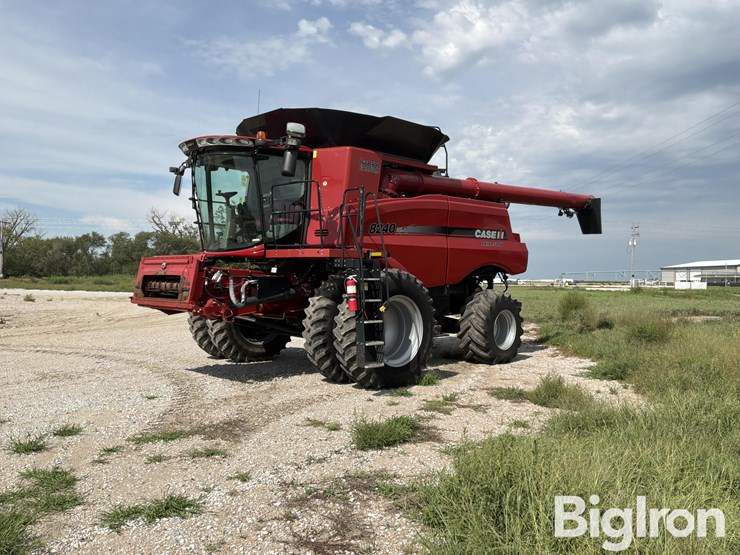 2016-case-ih-8240-image-1