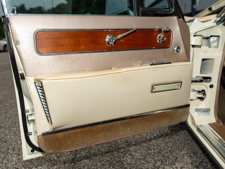 #111-•-1962-lincoln-continental-sedan-image-58