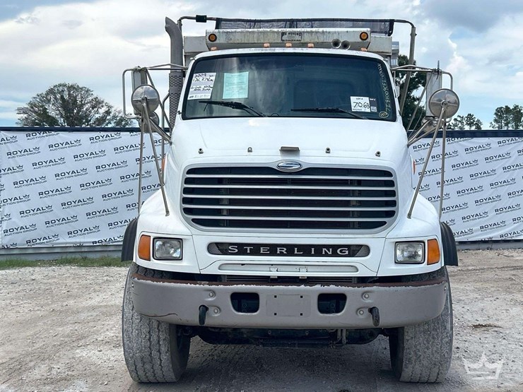 2009-sterling-l9500-image-22