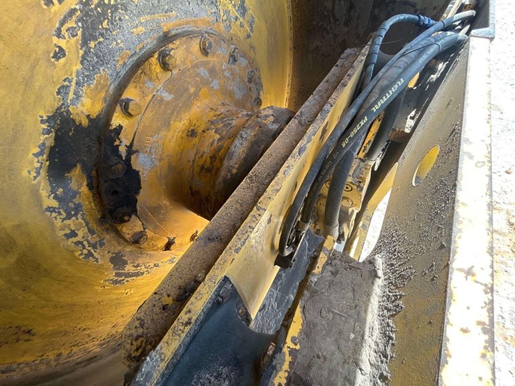 2014-sakai-sv540-vibratory-soil-compactor-image-24