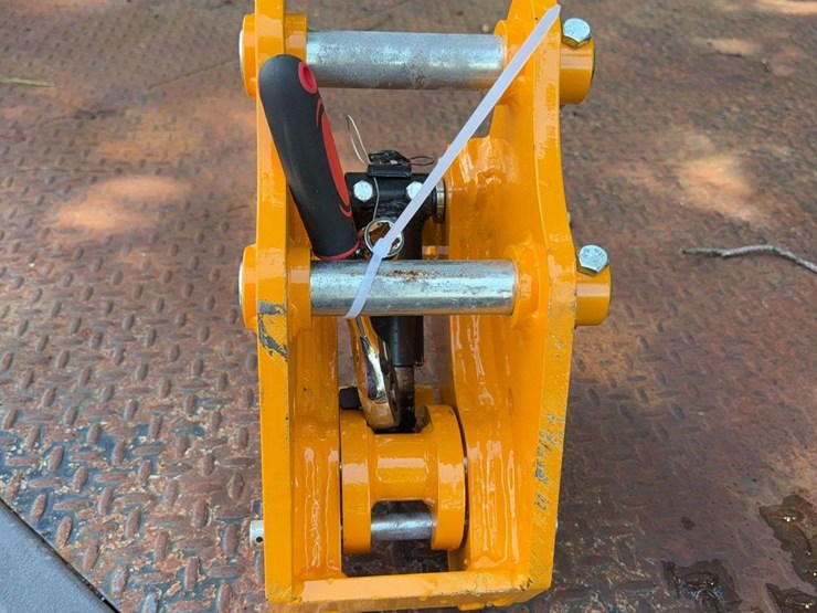 caterpillar-320-image-1