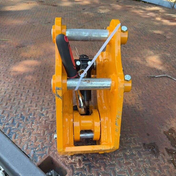 CATERPILLAR 320