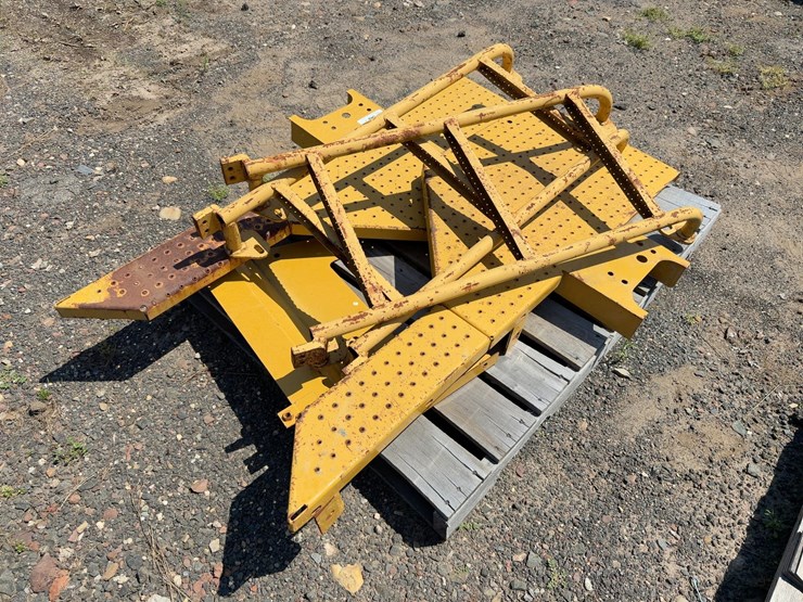 quantity-of-caterpillar-wheel-loader-body-panels-image-3