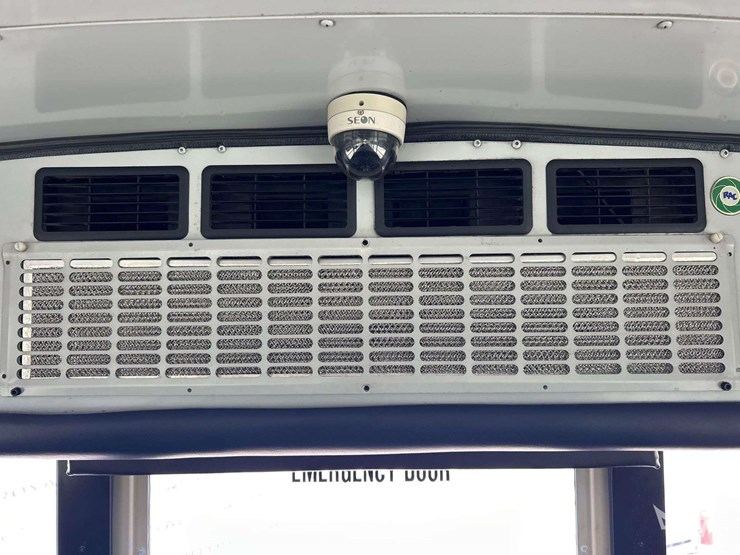 2016-freightliner-b2-image-14