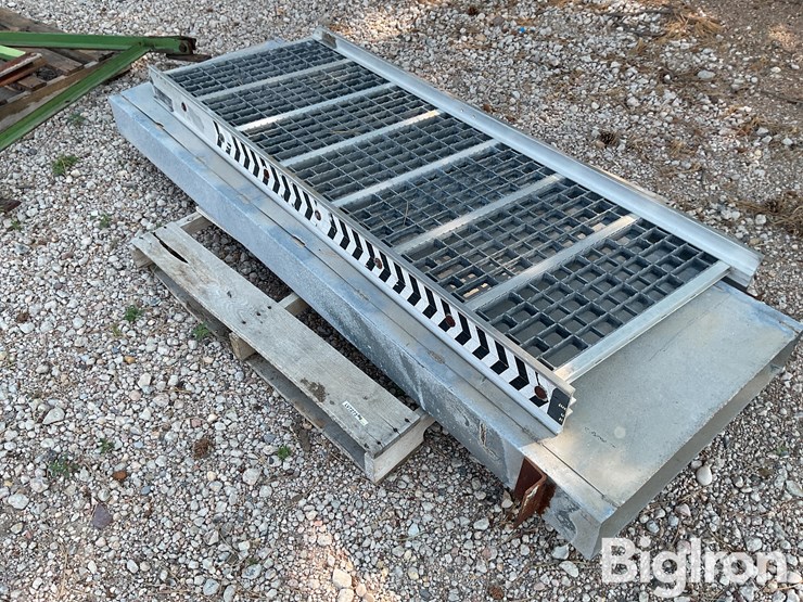 aluminum-trailer-ramp-image-1