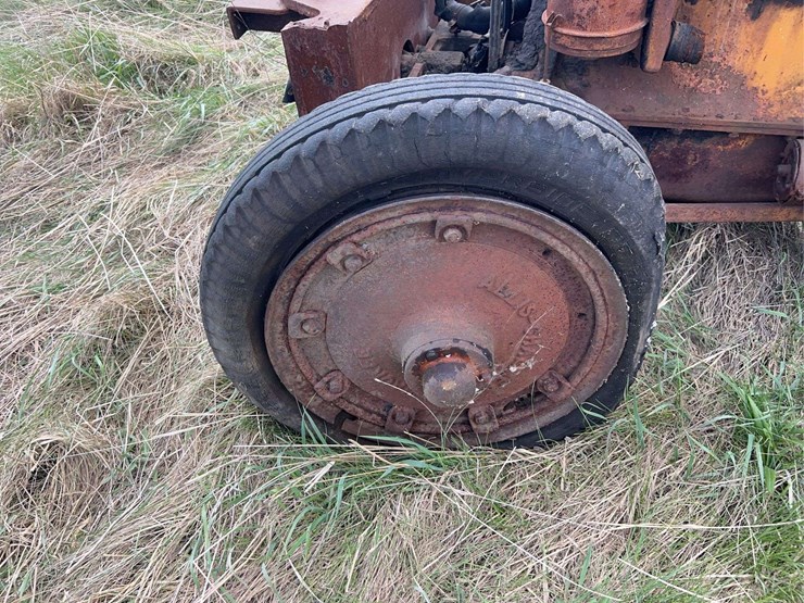 allis-chalmers-u-industrial-parts-tractor-image-10