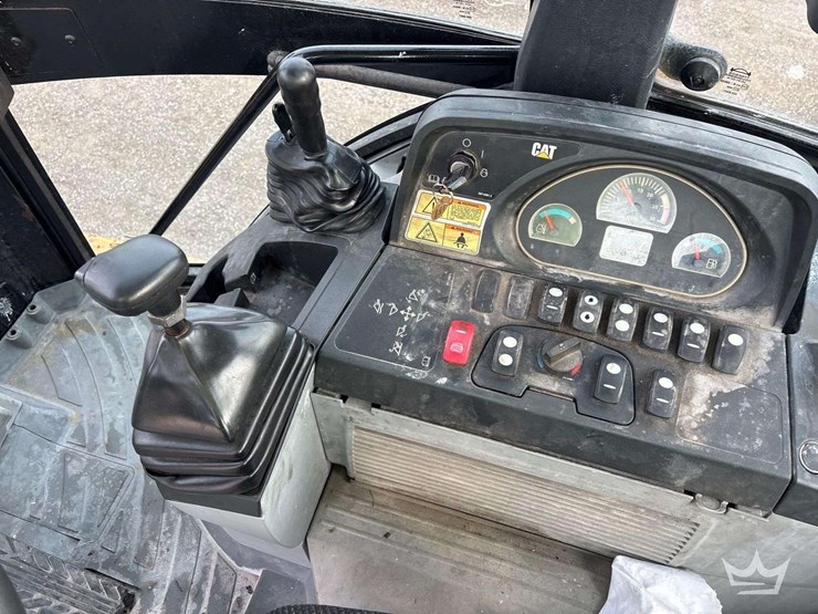 2013-caterpillar-430f-image-19