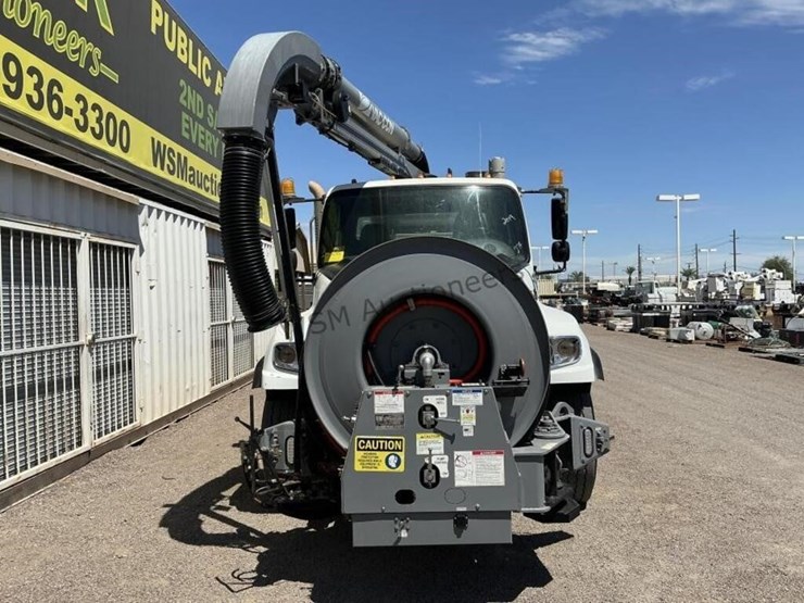 2019-freightliner-114sd-image-3
