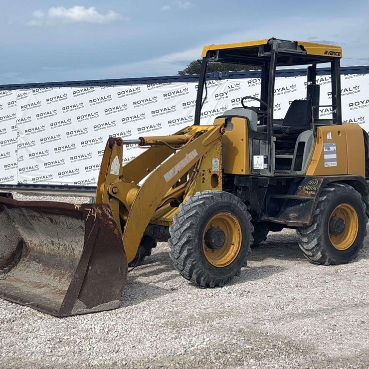 KOMATSU WA75-3