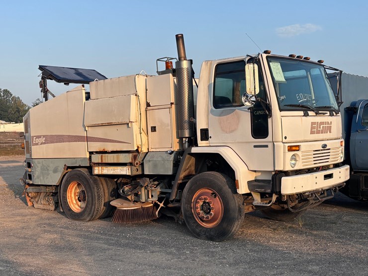 2004-sterling-sc8000-image-1
