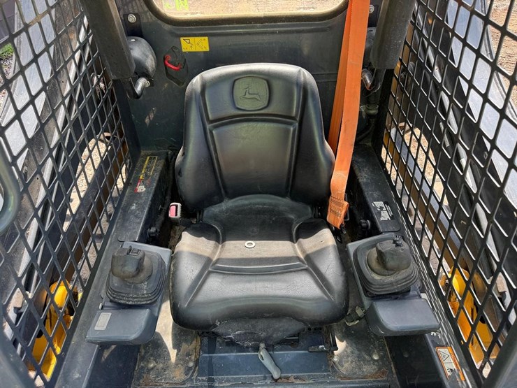 2017-deere-317g-image-22