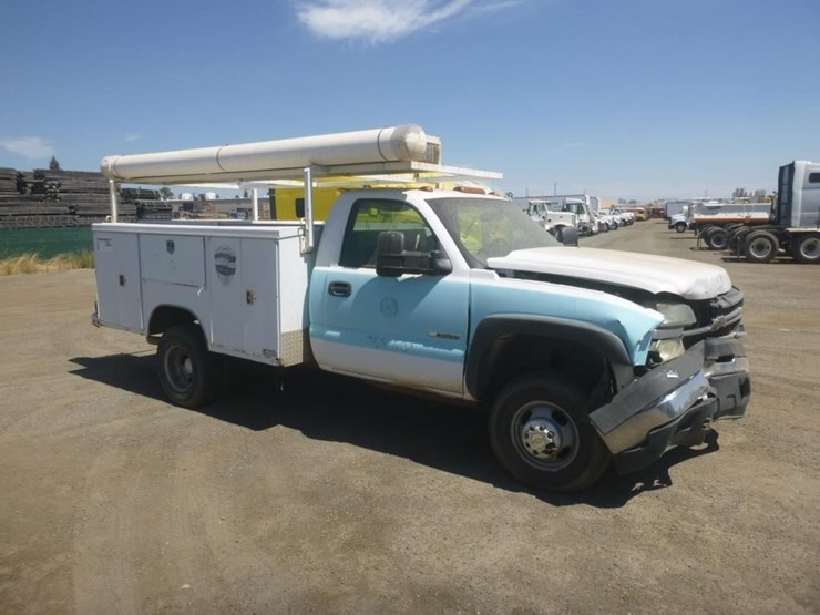 2006-chevrolet-3500-image-2