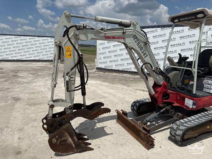 2022-takeuchi-tb225-image-7