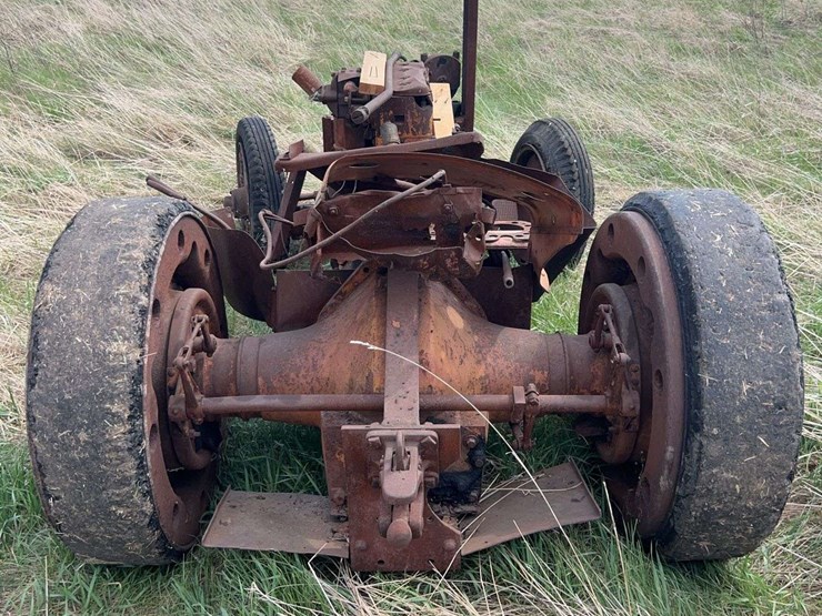 allis-chalmers-u-industrial-parts-tractor-image-4