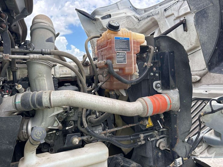 2021-international-rh613-t/a-day-cab-truck-tractor-image-12