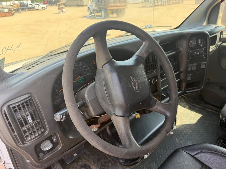 #131-•-2008-chevy-kodiak-utility-truck-image-12