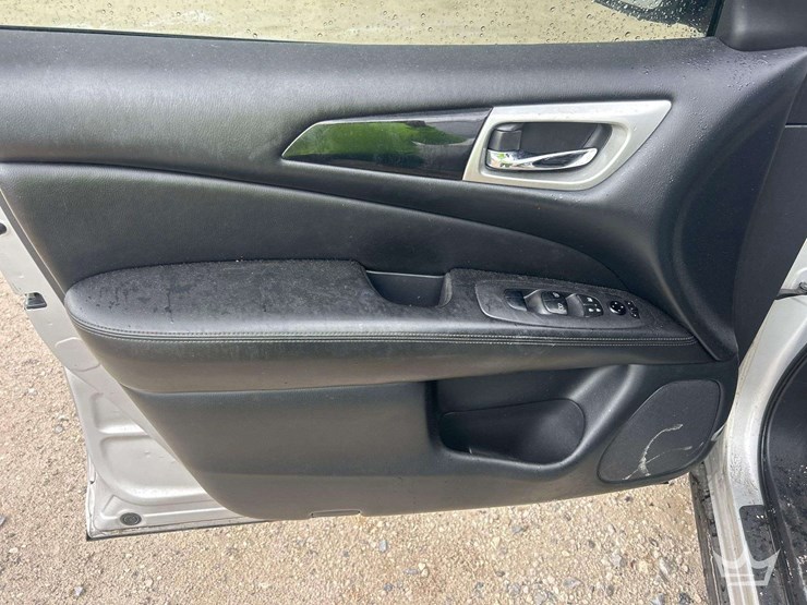 2018-nissan-pathfinder-image-10