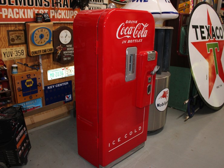 #295-•-vintage-coca-cola-machine-image-1