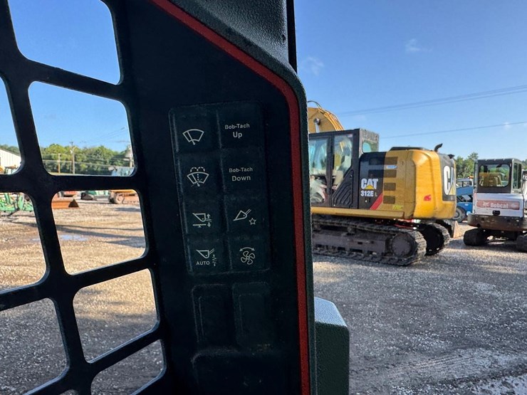 2022-bobcat-t66-image-29