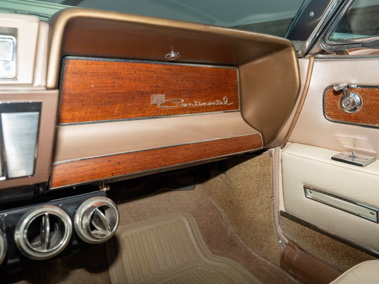 #111-•-1962-lincoln-continental-sedan-image-62