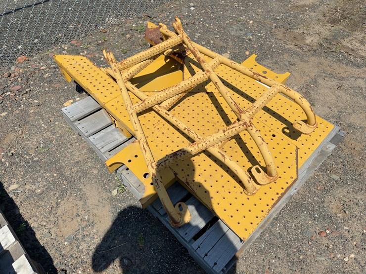 quantity-of-caterpillar-wheel-loader-body-panels-image-4