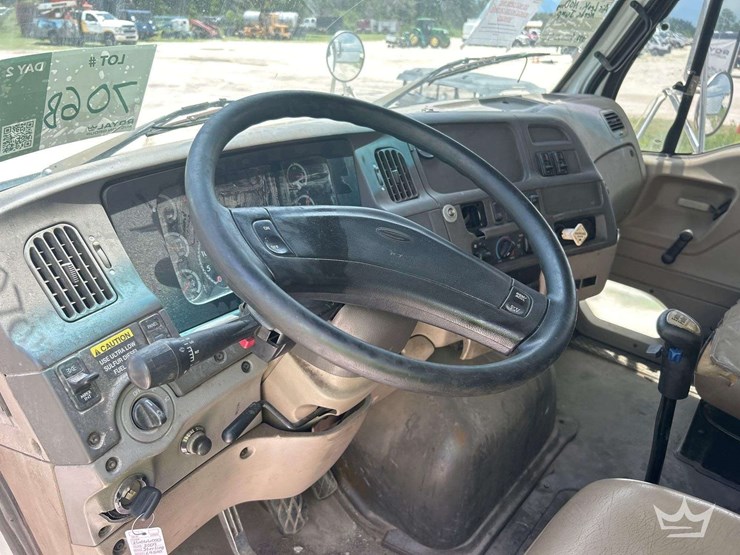 2009-sterling-l9500-image-7
