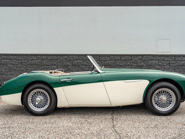 #108-•-offered-at-no-reserve-|-1961-austin-healey-3000-mark-i-image-4