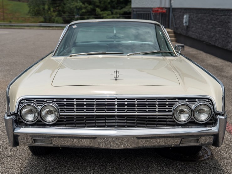#111-•-1962-lincoln-continental-sedan-image-22