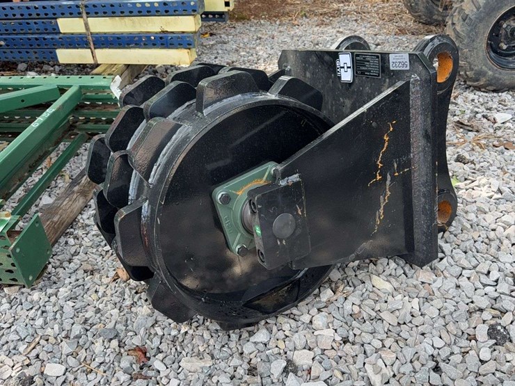caterpillar-320-image-1