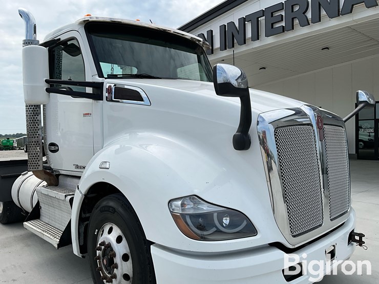 2015-kenworth-t680-image-10