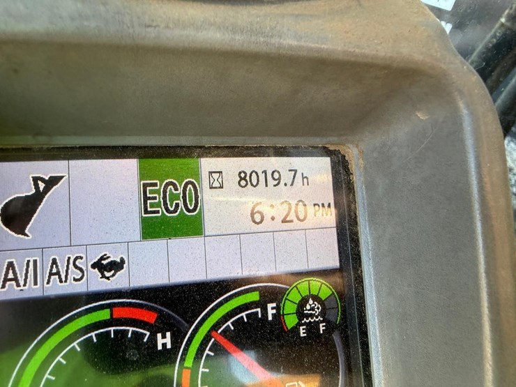 2016-deere-245g-lc-image-21